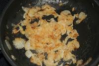 Pintxo de Cebolla caramelizada, Foie y Queso de cabra Pintxo de Cebolla caramelizada, Foie y Queso de cabra