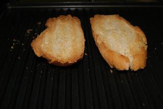 Pintxo de Cebolla caramelizada, Foie y Queso de cabra Pintxo de Cebolla caramelizada, Foie y Queso de cabra