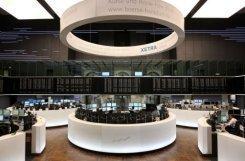 Las principales Bolsas europeas cierran con fuertes subidas Inversores bursátiles en el parqué alemán de Fráncfort, el 7 de noviembre de 2012.