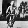 einstein by bike 100x100 Fotos poco conocidas de Einstein