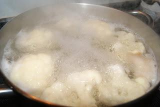 Coliflor con bechamel y huevo duro Coliflor con bechamel y huevo duro