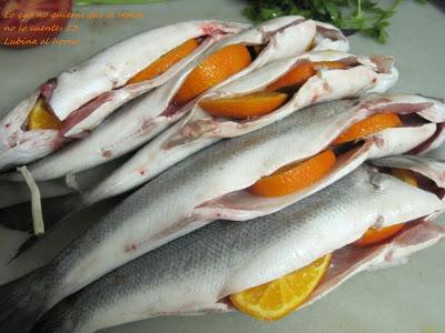 Lubinas al horno rellenas de mandarinas Lubinas al horno rellenas de mandarinas