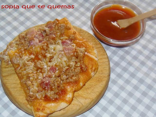 PIZZA CON SALSA BARBACOA CASERA PIZZA CON SALSA BARBACOA CASERA