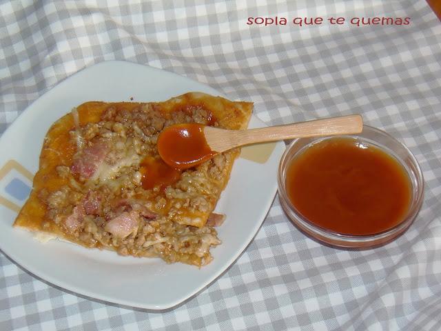 PIZZA CON SALSA BARBACOA CASERA PIZZA CON SALSA BARBACOA CASERA