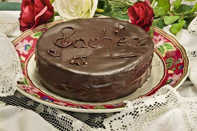 BOLAS DE CIRUELAS AUSTRIACAS BOLAS DE CIRUELAS AUSTRIACAS