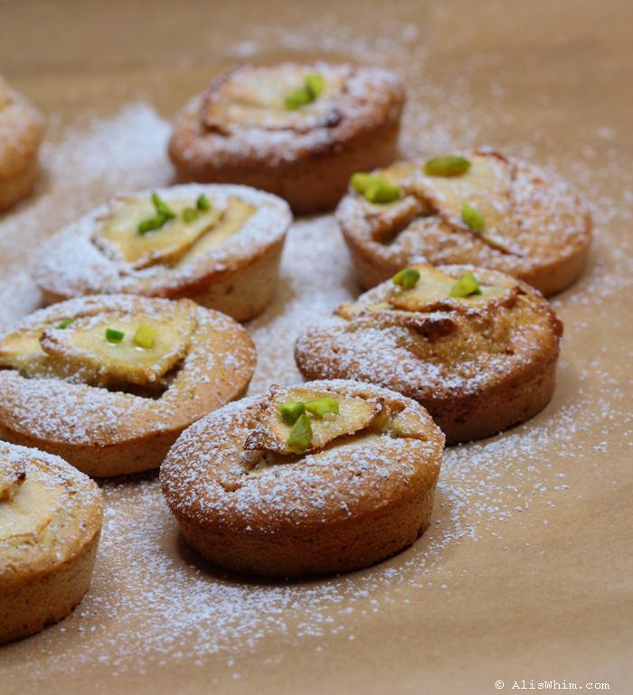 Minicakes de avellana y manzana sin lácteos hazelnut and apple minicakes