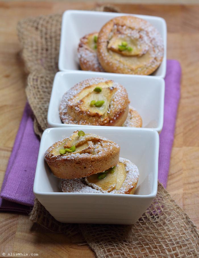 Minicakes de avellana y manzana sin lácteos hazelnut and apple minicakes