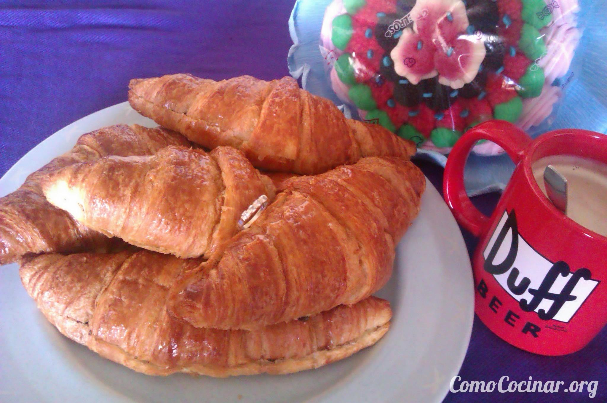 ¿Cómo hacer cruasanes rellenos de chocolate y almendras? paso a paso cruasán relleno de chocolate y almendras