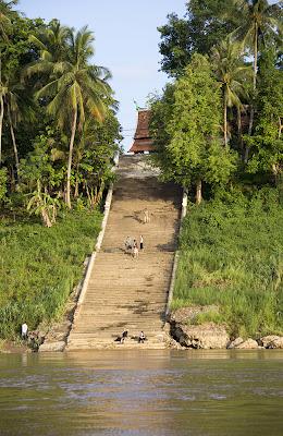 Navegando por el Mekong Navegando por el Mekong
