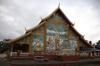 Navegando por el Mekong Navegando por el Mekong
