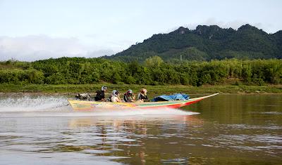 Navegando por el Mekong Navegando por el Mekong