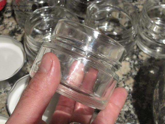 Flan en tarros con fresones Flan en tarros con fresones