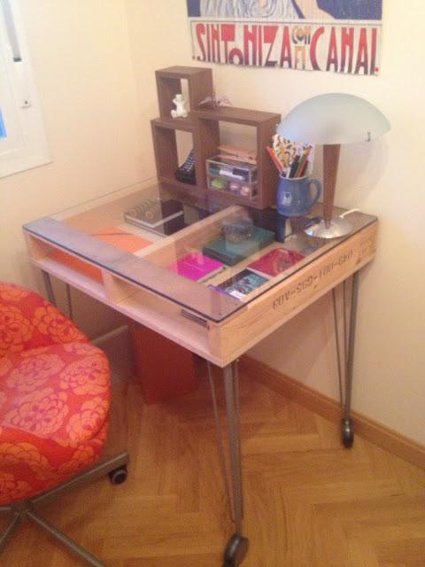 DIY: Cómo hacer una mesa de estudio industrial con un palet, por Teresa