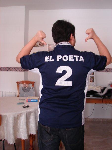 Mi amigo Ángel Gómez Espada con una camiseta que hace honor al cariñoso apelativo con el que me refiero a él.