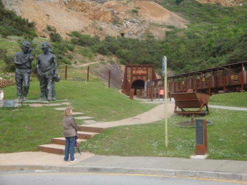 El Soplao (Cantabria) acceso a la cueva de el soplao en cantabria.