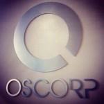 Marc Webb revela que Gwen aún trabaja en Oscorp en The Amazing Spider-Man 2. Fotos del set y nuevo logo Orcorp en rodaje de The Amazing Spider-Man 2