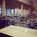 Marc Webb revela que Gwen aún trabaja en Oscorp en The Amazing Spider-Man 2. Fotos del set y nuevo logo Orcorp en rodaje de The Amazing Spider-Man 2