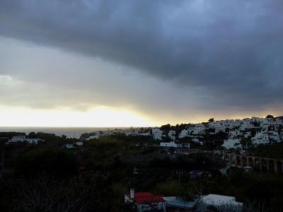 Gotas de lluvia en mis ojos brillantes. Gotas de lluvia en mis ojos brillantes.