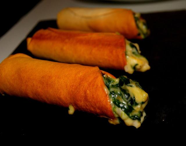 Canutillos rellenos de Muselina de Espinacas y Foie a los dos Quesos Canutillos rellenos de Muselina de Espinacas y Foie a los dos Quesos