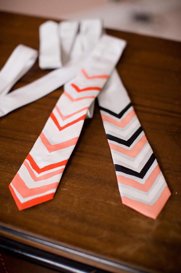 Regálale una corbata hecha por ti DIY galón negro, blanco, coral corbata proyecto