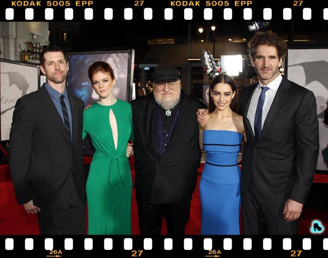 JUEGO DE TRONOS TAMBIÉN PISA LA ALFOMBRA ROJA D. B. Weiss, Rose Leslie, R.R. Martin, Emilia Clarke, David Benioff