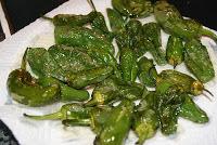 Escalope de Ternera con Ensalada y Pimientos del Padron Escalope de Ternera con Ensalada y Pimientos del Padron