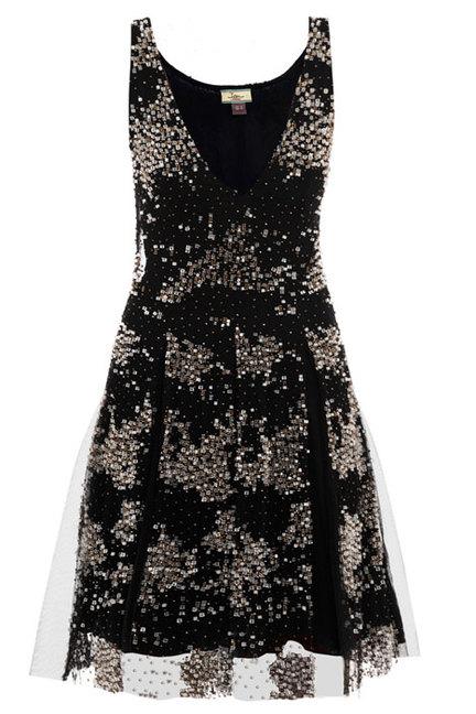 LA ELEGANCIA DE UN VESTIDO NEGRO. LA ELEGANCIA DE UN VESTIDO NEGRO.