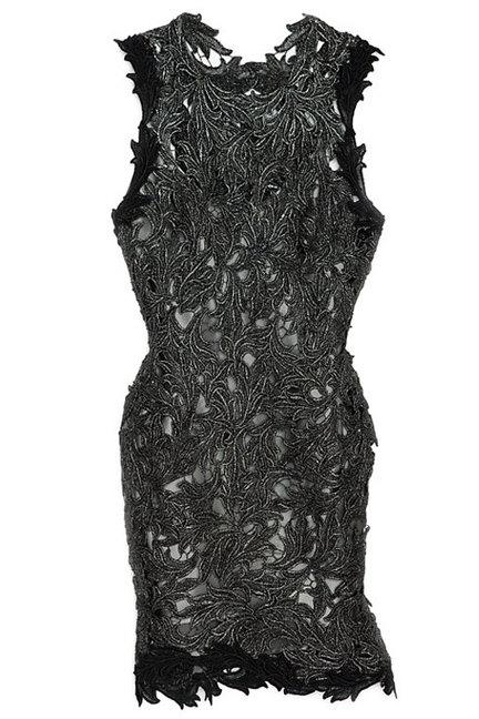 LA ELEGANCIA DE UN VESTIDO NEGRO. LA ELEGANCIA DE UN VESTIDO NEGRO.