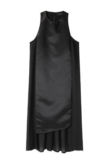 LA ELEGANCIA DE UN VESTIDO NEGRO. LA ELEGANCIA DE UN VESTIDO NEGRO.