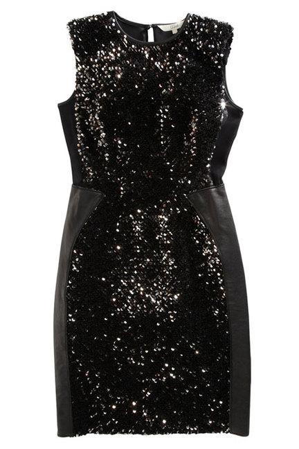 LA ELEGANCIA DE UN VESTIDO NEGRO. LA ELEGANCIA DE UN VESTIDO NEGRO.