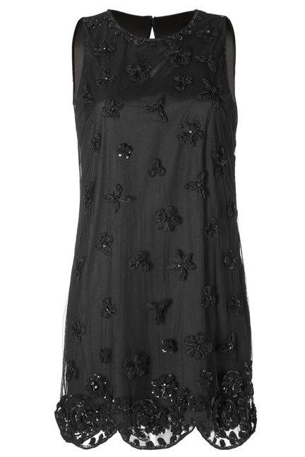 LA ELEGANCIA DE UN VESTIDO NEGRO. LA ELEGANCIA DE UN VESTIDO NEGRO.