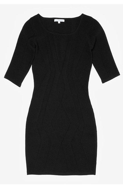 LA ELEGANCIA DE UN VESTIDO NEGRO. LA ELEGANCIA DE UN VESTIDO NEGRO.