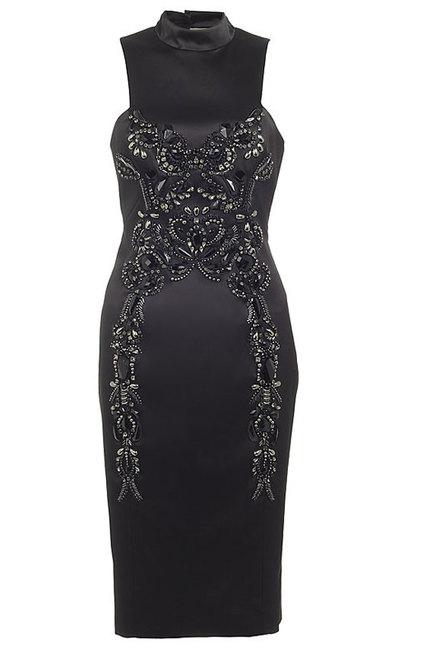 LA ELEGANCIA DE UN VESTIDO NEGRO. LA ELEGANCIA DE UN VESTIDO NEGRO.