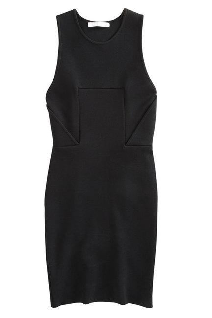 LA ELEGANCIA DE UN VESTIDO NEGRO. LA ELEGANCIA DE UN VESTIDO NEGRO.