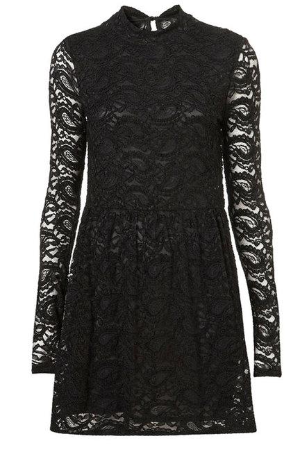 LA ELEGANCIA DE UN VESTIDO NEGRO. LA ELEGANCIA DE UN VESTIDO NEGRO.