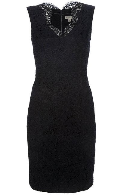 LA ELEGANCIA DE UN VESTIDO NEGRO. LA ELEGANCIA DE UN VESTIDO NEGRO.