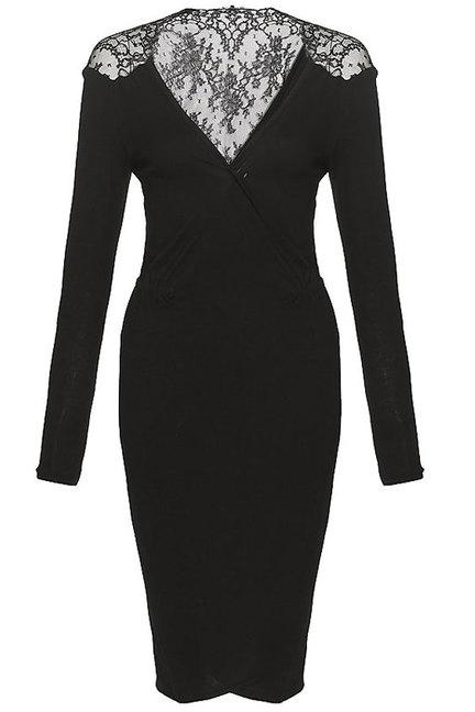 LA ELEGANCIA DE UN VESTIDO NEGRO. LA ELEGANCIA DE UN VESTIDO NEGRO.