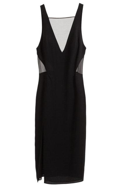 LA ELEGANCIA DE UN VESTIDO NEGRO. LA ELEGANCIA DE UN VESTIDO NEGRO.