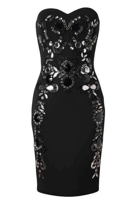 LA ELEGANCIA DE UN VESTIDO NEGRO. LA ELEGANCIA DE UN VESTIDO NEGRO.