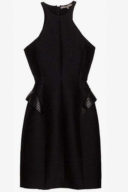 LA ELEGANCIA DE UN VESTIDO NEGRO. LA ELEGANCIA DE UN VESTIDO NEGRO.