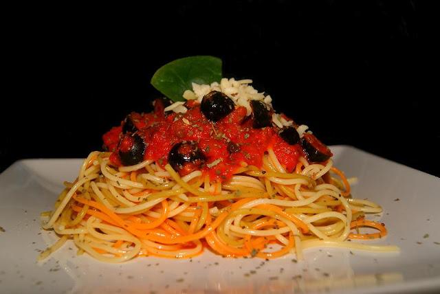 Spaghetti a la Puttanesca Spaghetti a la Puttanesca