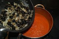 Spaghetti a la Puttanesca Spaghetti a la Puttanesca