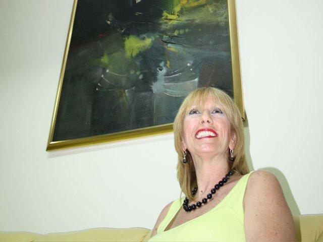 Pintora peruana en festival de arte latinoamericano femenino FOTO: Pública