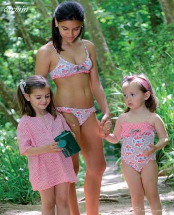 Invitada especial en bañador. pasito5