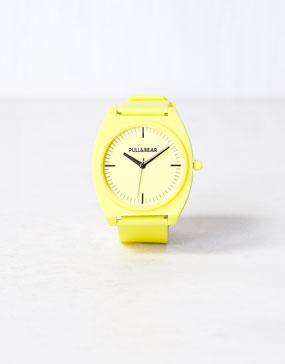 Reloj amarillo Pull & Bear