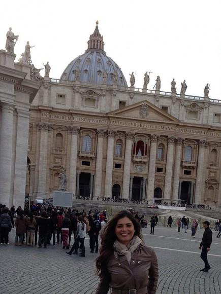 Chiquinquirá Delgado tipo tranquila  por el Vaticano (Foto)