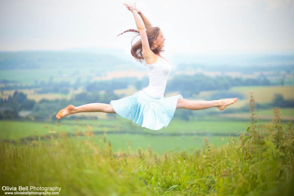 100 Jump Photographs by Olivia Bell 100 Jump Photographs by Olivia Bell