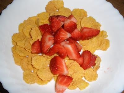 Desayuno Cornflakes con Fresas y Leche de Soja