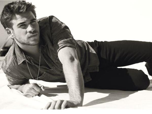 Los amigos de Liam Hemsworth quieren que él termine su romance con Miley Cyrus