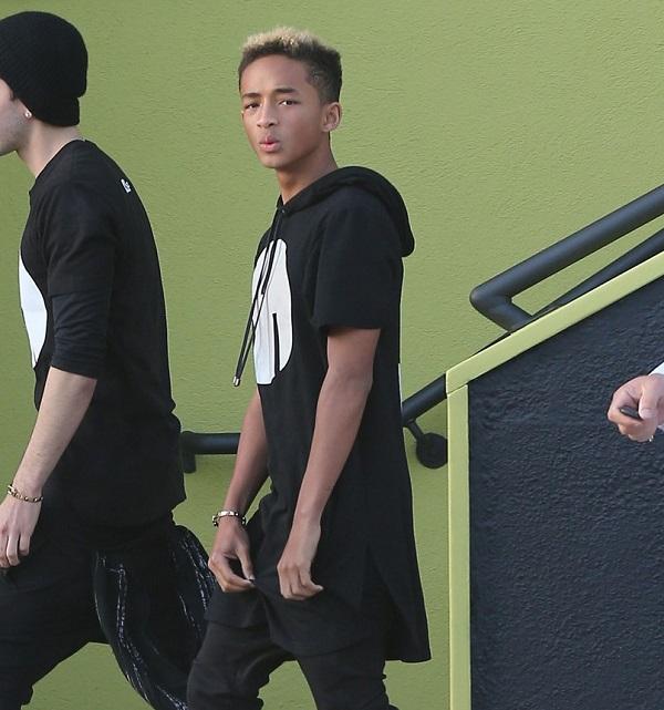 ¡Jaden Smith salida con amigos!